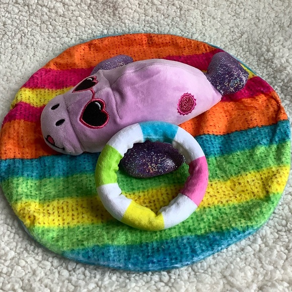 Basic Fun 2022 Cutetitos Islanditos Manateetio Plush w Wrap Stuffed Animal Toy - Picture 14 of 15